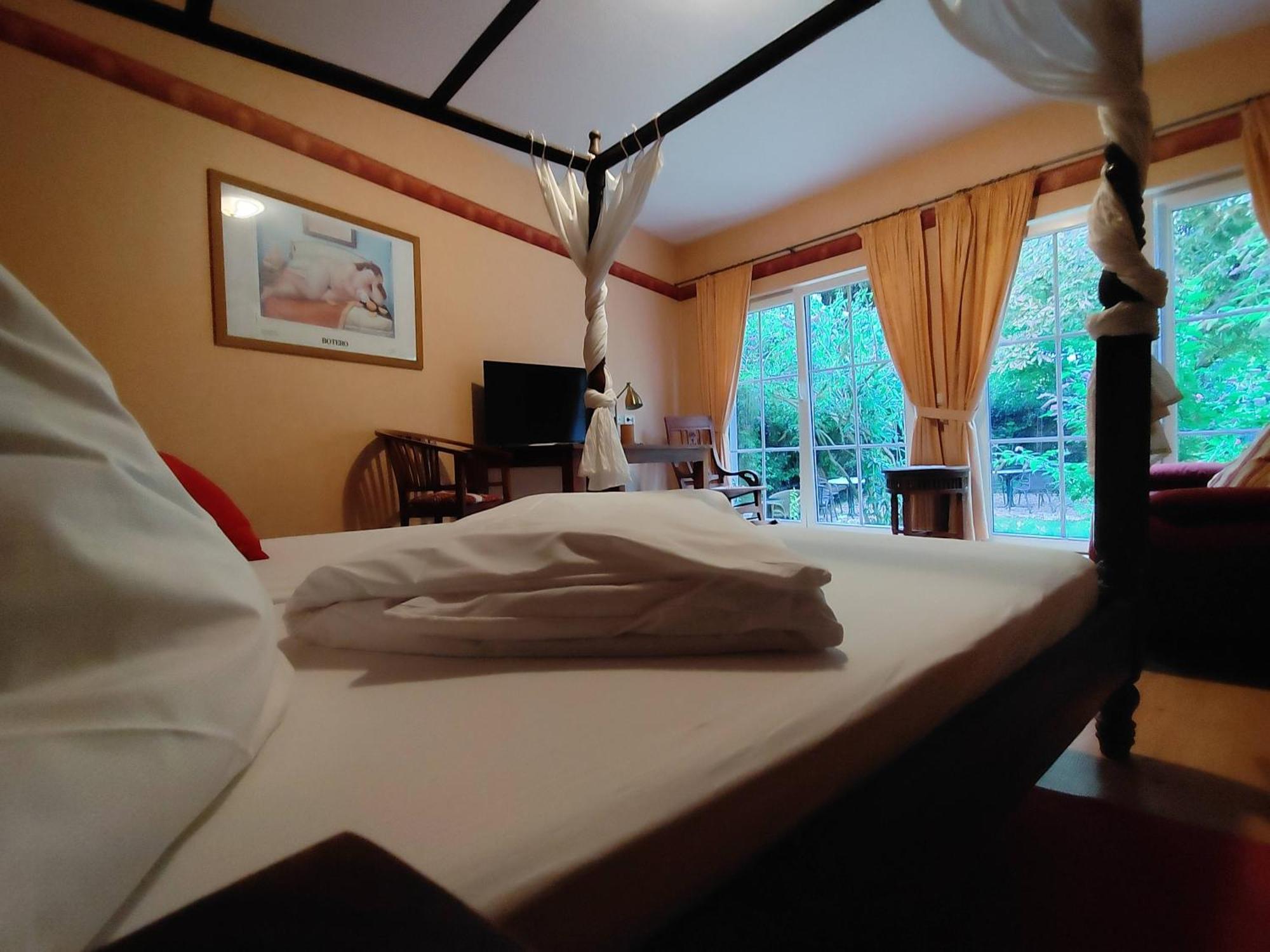 Weingut Weinstube Weinhotel Wolf Harxheim Экстерьер фото